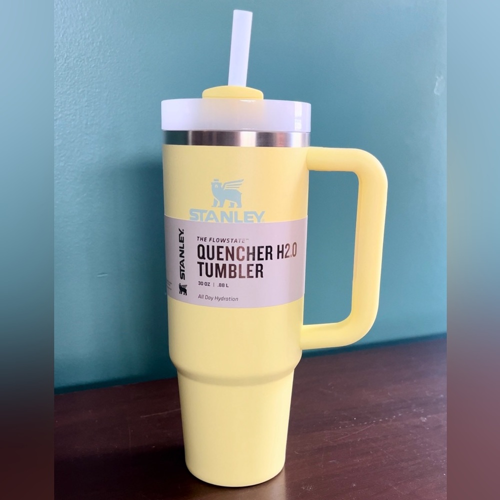 BRAND NEW W/ TAG Pomelo Light Yellow 30oz Stanley .88 L Quencher H2.0 Tumbler! - Picture 2 of 4